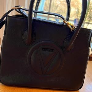 Perfect Valentino leather satchel. comfortable with removable adjustable strap